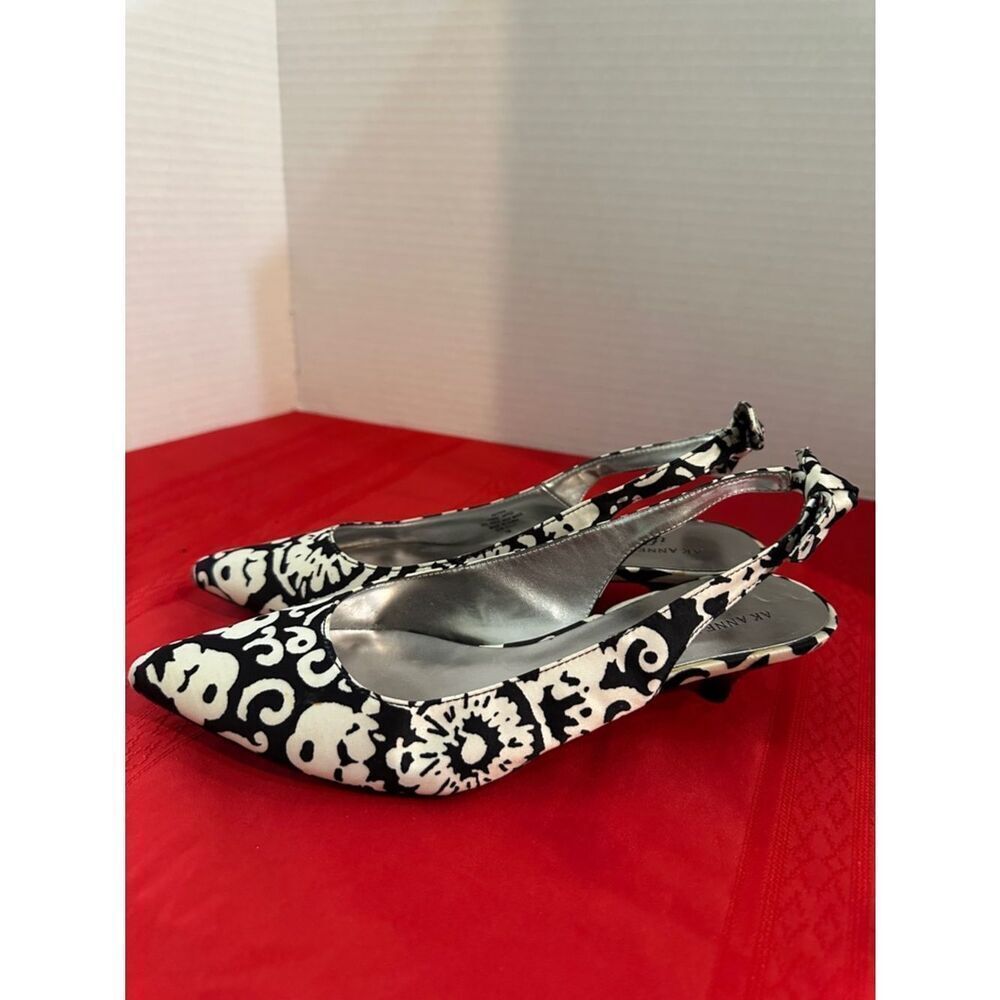 Anne Klein Iflex Black/White Floral Slingback Kitten Heel Pumps w/Bows